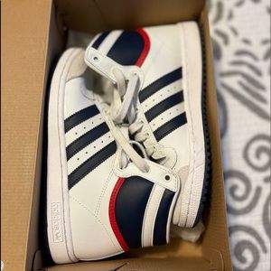 Great Condition Top Ten Adidas, Big Kids 6.5 can fit Womens 8.5/9
